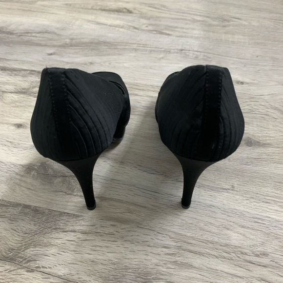 BCBG Heels - Size 7.5 - Picture 5 of 14